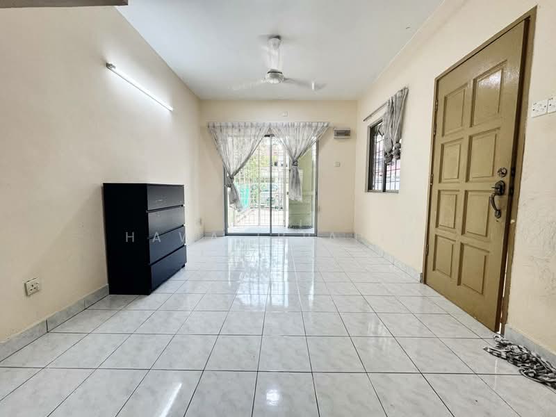 2-storey Terraced House for Sale in Bandar Baru Bangi (Selangor) - Hawa Ibrahim - Living Room - PropertyGuru.com.my