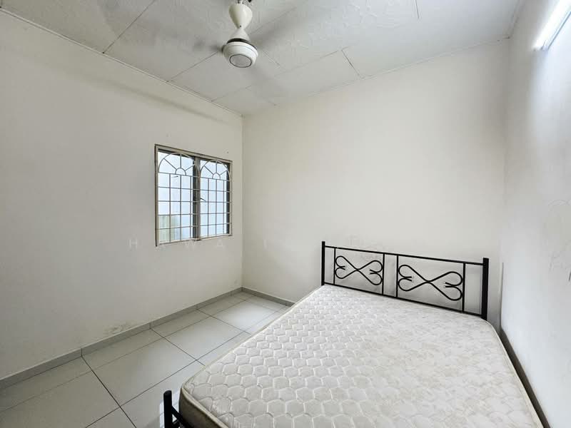 2-storey Terraced House for Sale in Bandar Baru Bangi (Selangor) - Hawa Ibrahim - Bedroom - PropertyGuru.com.my