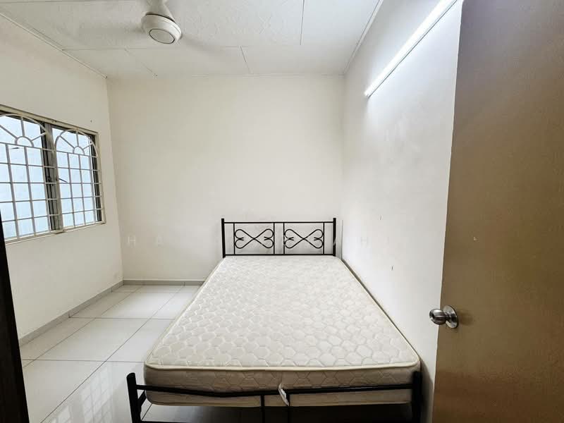 2-storey Terraced House for Sale in Bandar Baru Bangi (Selangor) - Hawa Ibrahim - Bedroom - PropertyGuru.com.my