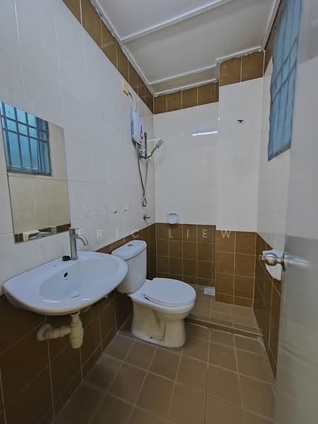 Rumah Teres 2 Tingkat untuk Disewa di Bandar Sungai Long (Selangor) - Eric Liew - Bathroom - PropertyGuru.com.my