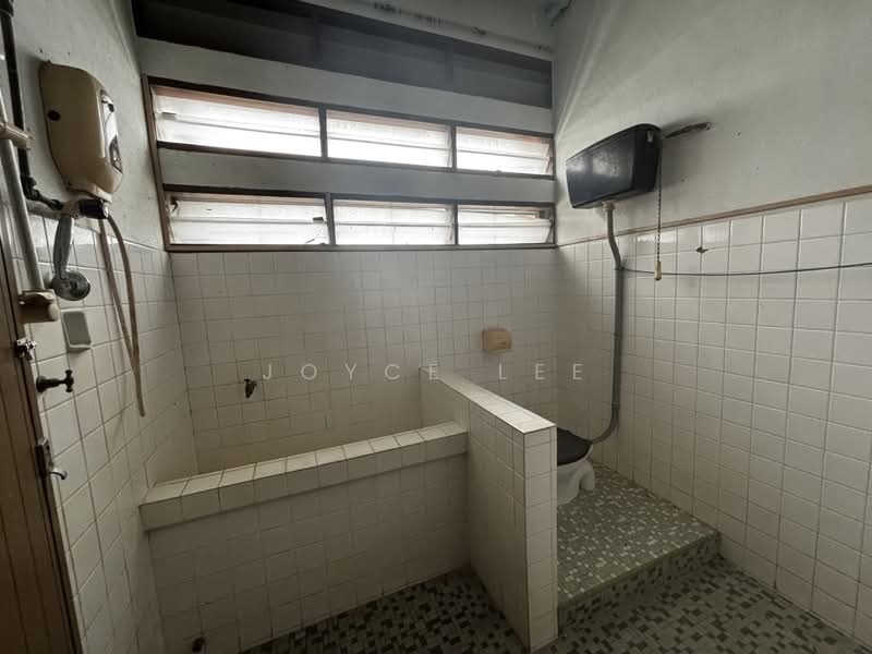 Rumah Berkembar untuk Dijual di Jalan Kebun Bunga (George Town) - Joyce Lee - Bathroom - PropertyGuru.com.my