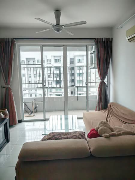 Kondominium untuk Dijual di Bayswater Resort Condominium - Meng . - Living Room - PropertyGuru.com.my