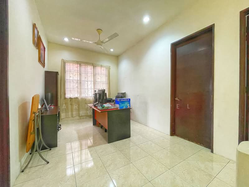 Semi-Detached House for Sale in Bandar Nusaputra (Puchong) - Farhan Rafael - Study - PropertyGuru.com.my