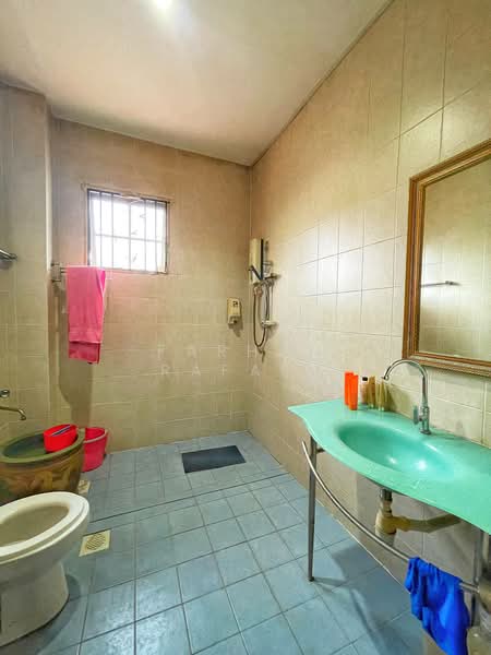 Semi-Detached House for Sale in Bandar Nusaputra (Puchong) - Farhan Rafael - Bathroom - PropertyGuru.com.my