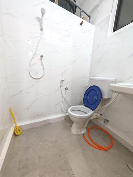 Flat for Sale at Sri Lanang - Daniel Yong - Bathroom - PropertyGuru.com.my