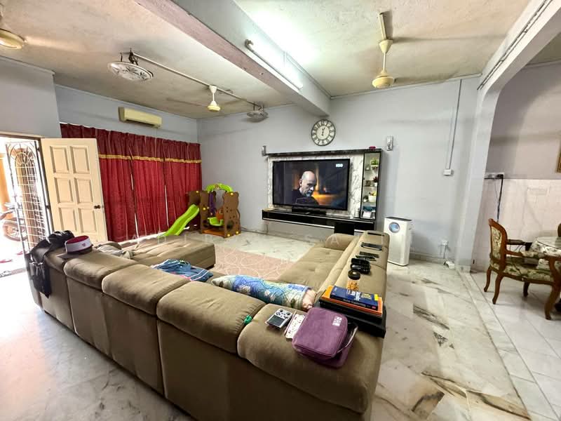 2-storey Terraced House for Sale in Puchong (Selangor) - Adibah Salim - Living Room - PropertyGuru.com.my