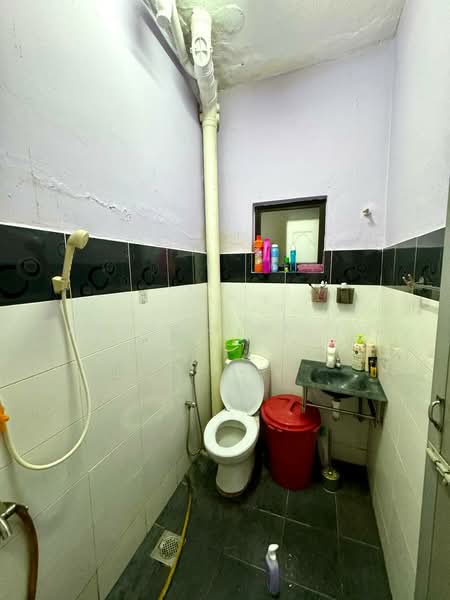 2-storey Terraced House for Sale in Puchong (Selangor) - Adibah Salim - Bathroom - PropertyGuru.com.my