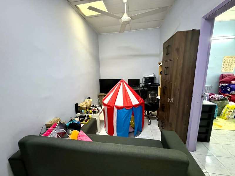 2-storey Terraced House for Sale in Puchong (Selangor) - Adibah Salim - Living Room - PropertyGuru.com.my