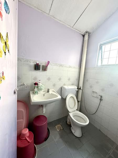 2-storey Terraced House for Sale in Puchong (Selangor) - Adibah Salim - Bathroom - PropertyGuru.com.my