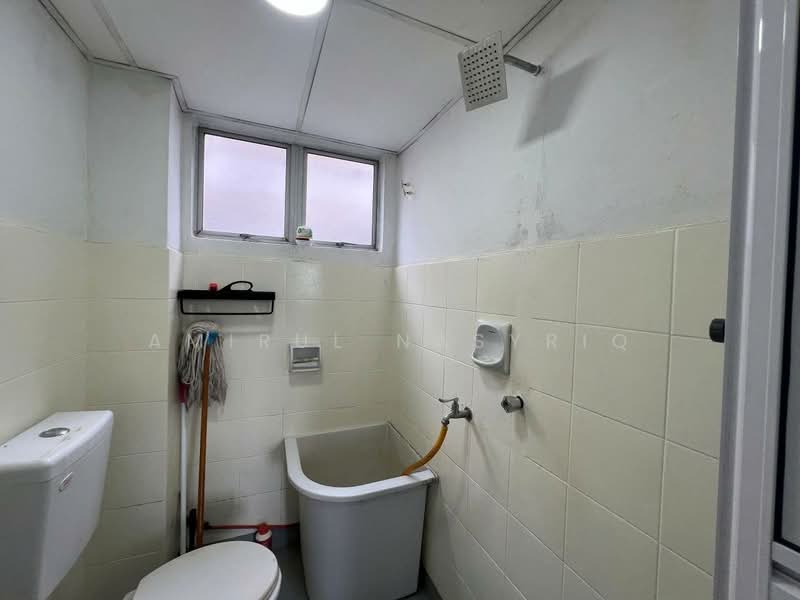 Apartment for Sale at Sri Putra Apartment @ Sungai Buloh - Amirul Nasyriq - Bathroom - PropertyGuru.com.my