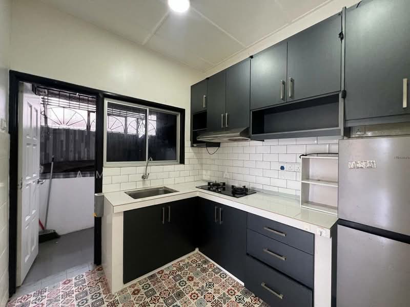 Apartment for Sale at Sri Putra Apartment @ Sungai Buloh - Amirul Nasyriq - Kitchen - PropertyGuru.com.my