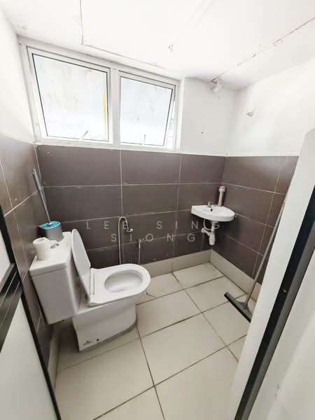 Factory for Rent in Sungai Buloh (Selangor) - Lee Sing Siong - Bathroom - PropertyGuru.com.my