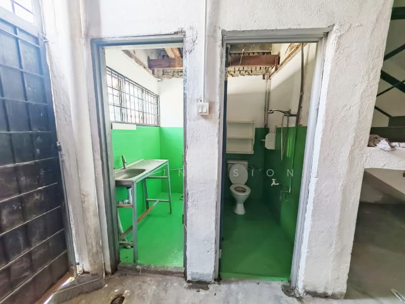Factory for Rent in Sungai Buloh (Selangor) - Lee Sing Siong - Bathroom - PropertyGuru.com.my