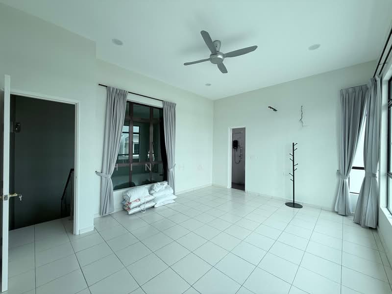 2.5-storey Terraced House for Sale in Taman Ozana Impian (Bukit Katil) - Chin Hau Lim - Living Room - PropertyGuru.com.my
