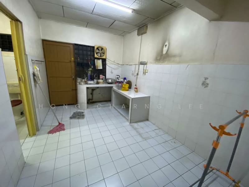2-storey Terraced House for Rent in Ulu Tiram (Johor) - Hong Charng Lee - Kitchen - PropertyGuru.com.my