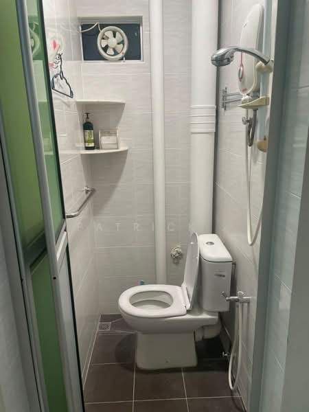 Pangsapuri untuk Disewa di University Place (Plaza Ivory) - Patrick . - Bathroom - PropertyGuru.com.my