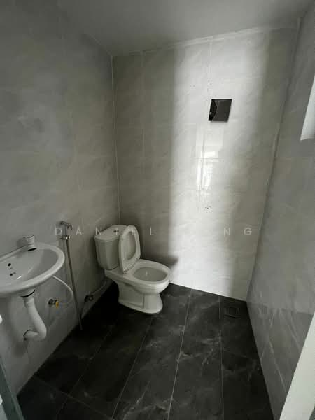 Rumah Teres 2 Tingkat untuk Dijual di Bandar Baru Permas Jaya (Permas Jaya) - Daniel Yong - Bathroom - PropertyGuru.com.my