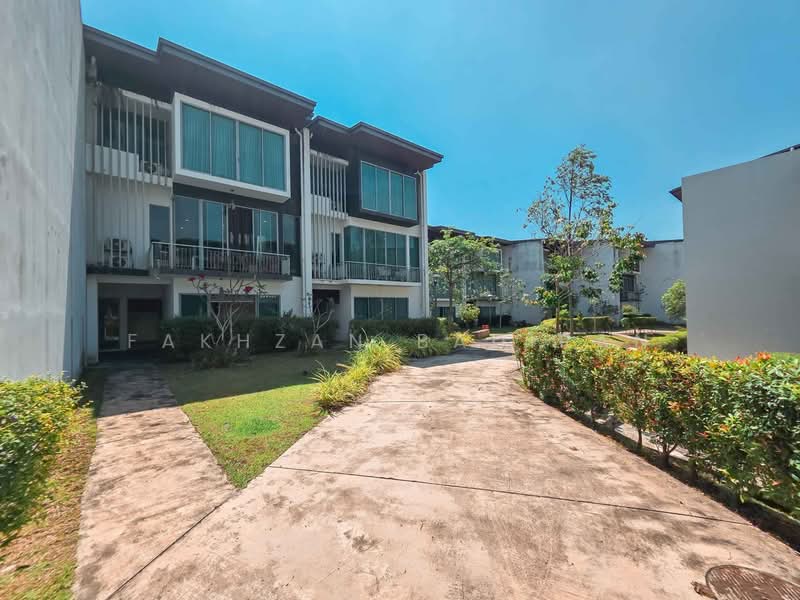 3-storey Terraced House for Sale in Cyberjaya (Selangor) - Fakhzan Badiran - Exterior - PropertyGuru.com.my