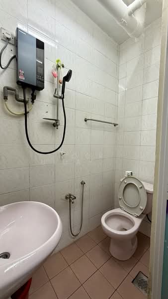 Condominium for Sale at Teratai Mewah Condominium - Noor Hidayah Mohamad Noor - Bathroom - PropertyGuru.com.my