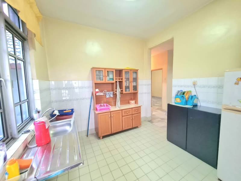 Pangsapuri untuk Dijual di Kesuma Apartment - Chee Hin - Kitchen - PropertyGuru.com.my