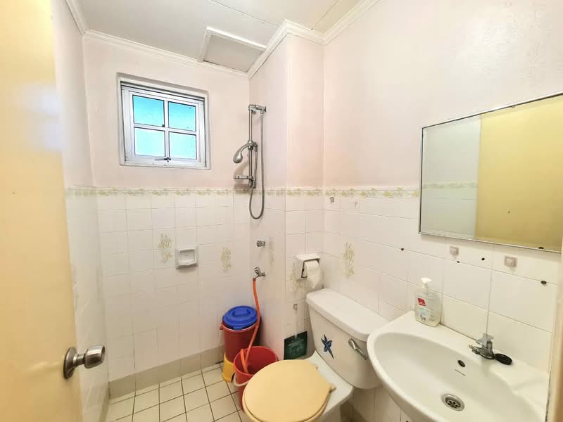 Pangsapuri untuk Dijual di Kesuma Apartment - Chee Hin - Bathroom - PropertyGuru.com.my