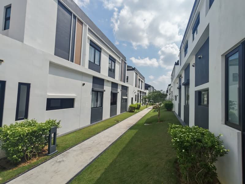 2-storey Terraced House for Sale in Setia Alam (Selangor) - Kelly Teo - Exterior - PropertyGuru.com.my