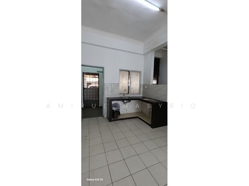Pangsapuri untuk Dijual di Palm Garden Apartment - Amirul Nasyriq - Kitchen - PropertyGuru.com.my
