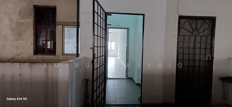 Pangsapuri untuk Dijual di Palm Garden Apartment - Amirul Nasyriq - Entrance - PropertyGuru.com.my