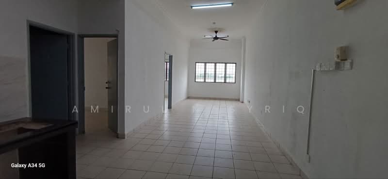 Pangsapuri untuk Dijual di Palm Garden Apartment - Amirul Nasyriq - Living Room - PropertyGuru.com.my