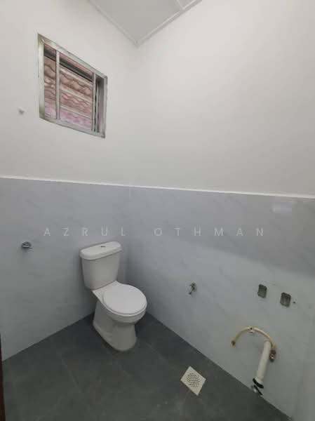 1-storey Terraced House for Sale in Taman Lily (Senawang) - Azrul Othman - Bathroom - PropertyGuru.com.my