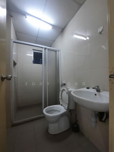 Servis Apartment untuk Dijual di OUG Parklane - Eddy Hong - Bathroom - PropertyGuru.com.my