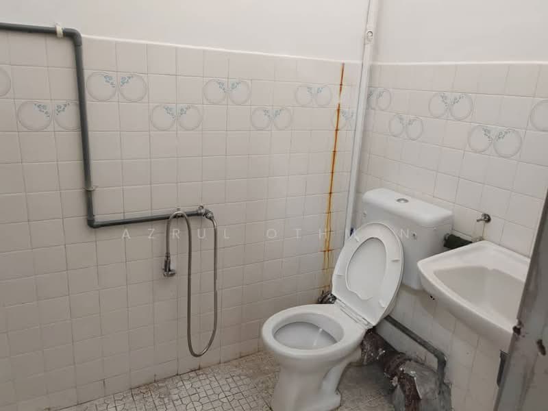 2-storey Terraced House for Sale in Taman Bukit Samudra (Port Dickson) - Azrul Othman - Bathroom - PropertyGuru.com.my