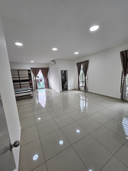 2-storey Terraced House for Sale in Taman Bukit Jaya (Ulu Tiram) - Tommy Tai - Living Room - PropertyGuru.com.my