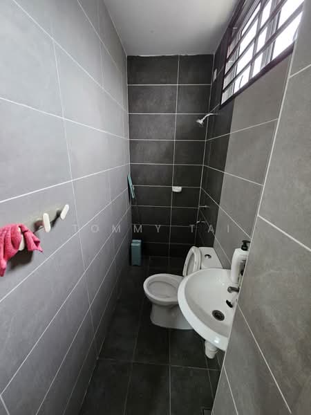 2-storey Terraced House for Sale in Taman Bukit Jaya (Ulu Tiram) - Tommy Tai - Bathroom - PropertyGuru.com.my