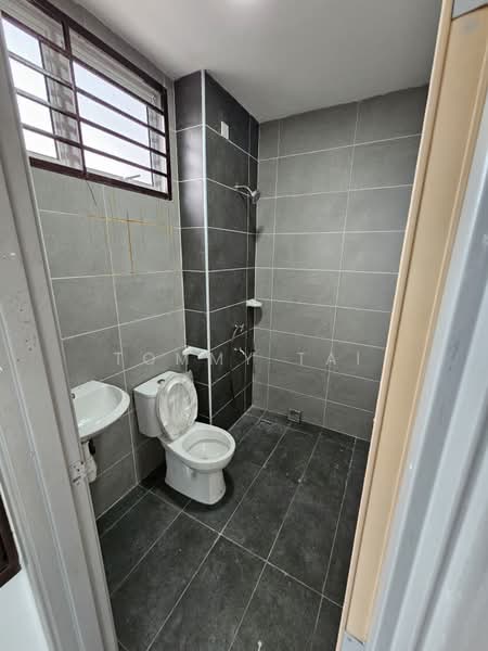 2-storey Terraced House for Sale in Taman Bukit Jaya (Ulu Tiram) - Tommy Tai - Bathroom - PropertyGuru.com.my