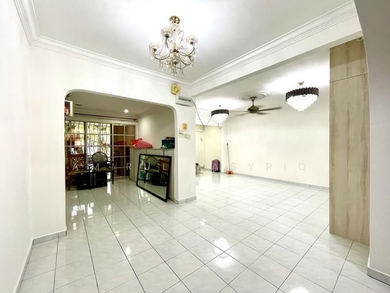 Rumah Teres 2 Tingkat untuk Dijual di Seksyen 19 (Shah Alam) - Amirul Nasyriq - Living Room - PropertyGuru.com.my