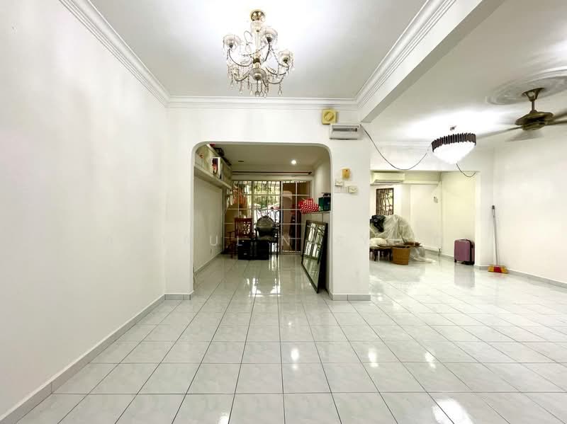 Rumah Teres 2 Tingkat untuk Dijual di Seksyen 19 (Shah Alam) - Amirul Nasyriq - Living Room - PropertyGuru.com.my