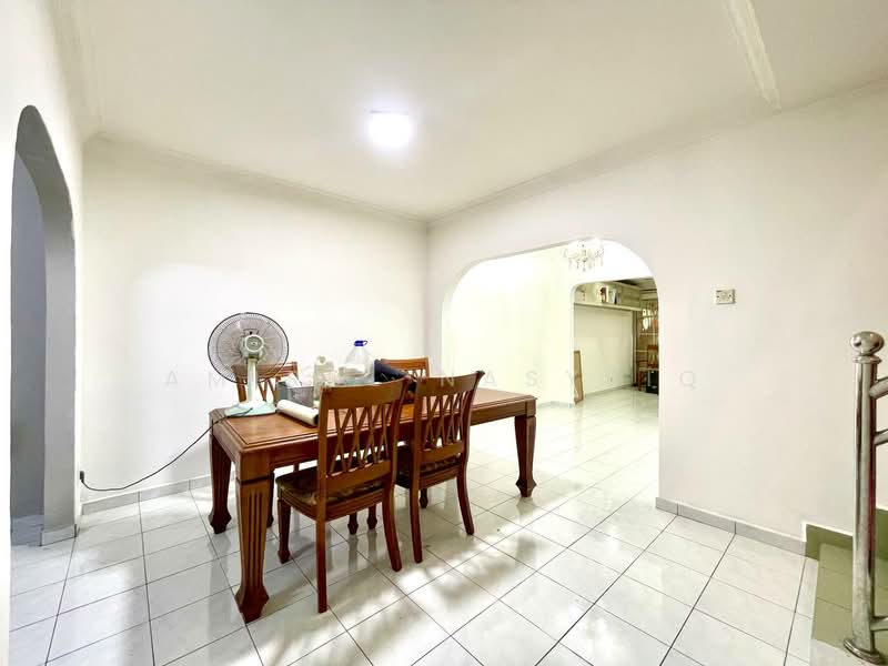 Rumah Teres 2 Tingkat untuk Dijual di Seksyen 19 (Shah Alam) - Amirul Nasyriq - Dining Room - PropertyGuru.com.my