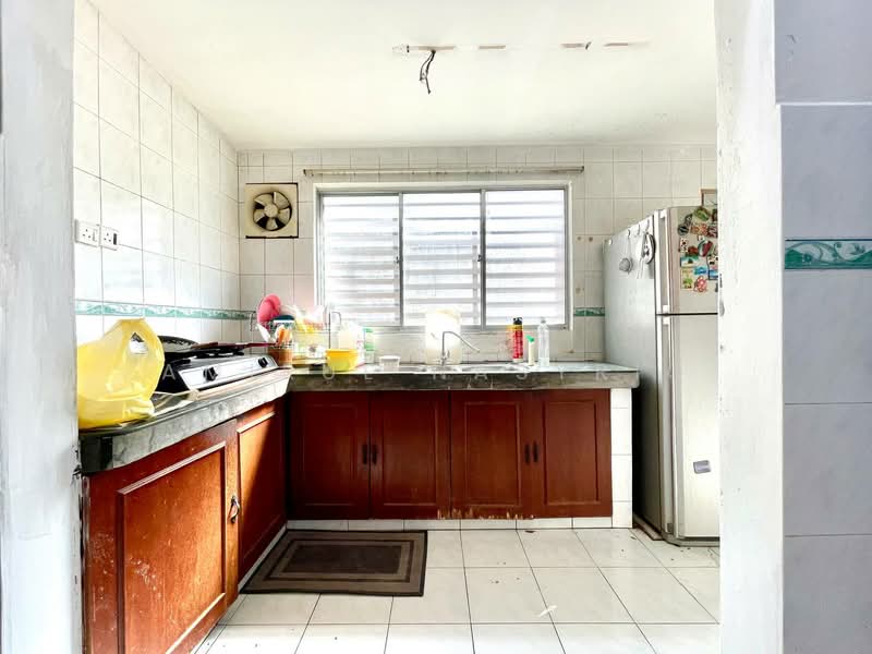 Rumah Teres 2 Tingkat untuk Dijual di Seksyen 19 (Shah Alam) - Amirul Nasyriq - Kitchen - PropertyGuru.com.my