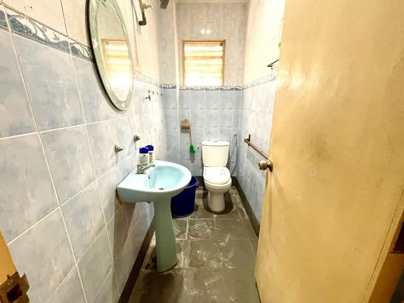 Rumah Teres 2 Tingkat untuk Dijual di Seksyen 19 (Shah Alam) - Amirul Nasyriq - Bathroom - PropertyGuru.com.my
