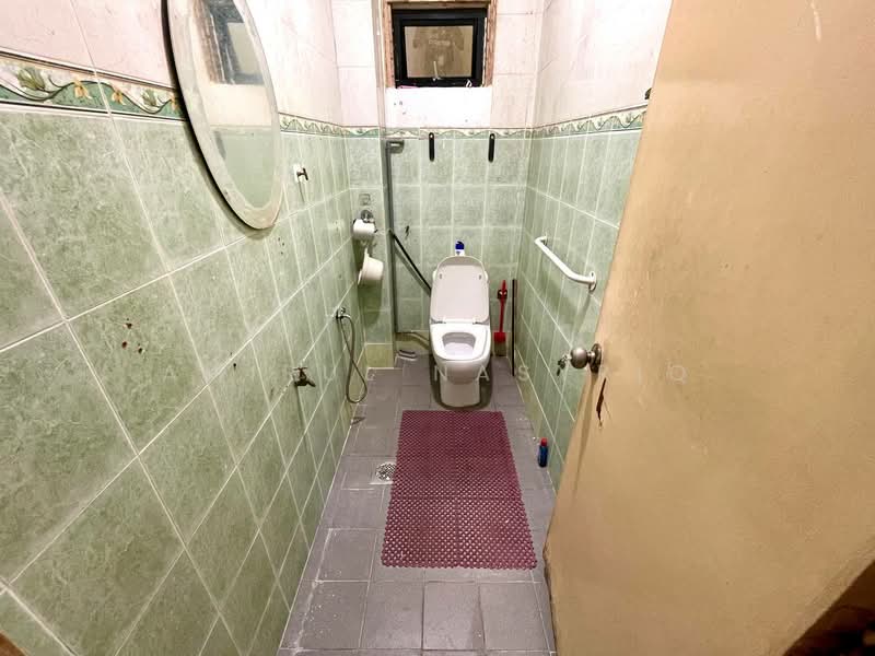 Rumah Teres 2 Tingkat untuk Dijual di Seksyen 19 (Shah Alam) - Amirul Nasyriq - Bathroom - PropertyGuru.com.my