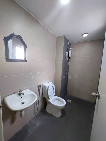 Kondominium untuk Dijual di Imperial Residence - Terry Yee - Bathroom - PropertyGuru.com.my