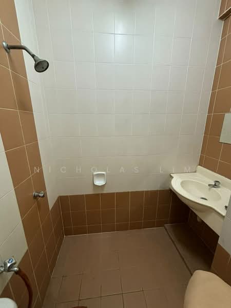 Pangsapuri untuk Disewa di Anggerik Residensi - Nicholas Lim - Bathroom - PropertyGuru.com.my
