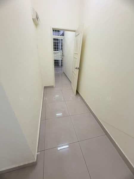 Pangsapuri untuk Disewa di Anggerik Residensi - Nicholas Lim - Corridor - PropertyGuru.com.my