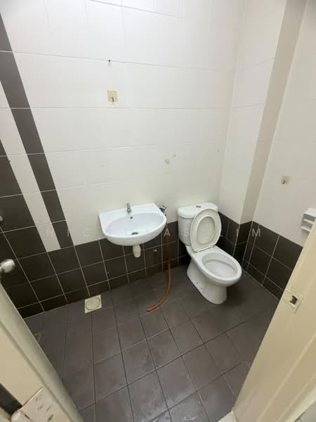 Pangsapuri untuk Disewa di Anggerik Residensi - Nicholas Lim - Bathroom - PropertyGuru.com.my