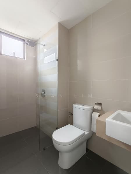 Servis Apartment untuk Dijual di United Point (Residensi Berpadu) - Sean Lim - Bathroom - PropertyGuru.com.my