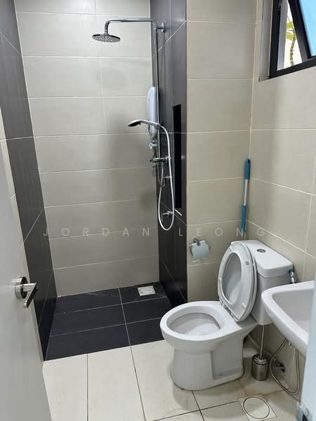 Kediaman Servis untuk Disewa di Pacific Star (Service Residence) - Jordan Leong - Bathroom - PropertyGuru.com.my