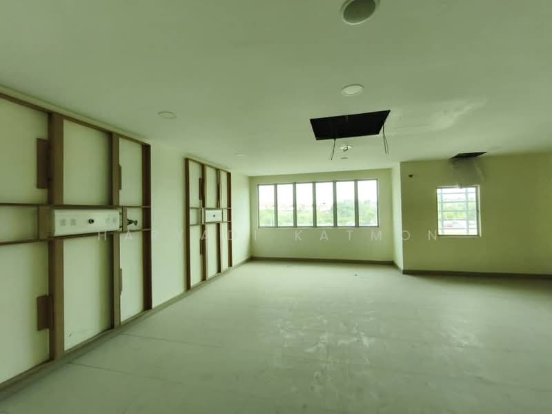 Shop / Office for Sale in Bandar Tun Hussein Onn (Cheras) - Haryadi Katmon - Interior - PropertyGuru.com.my