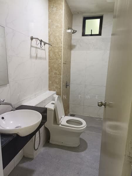 Service Residence for Rent at D'Summit Residences - Glenn Twe - Bathroom - PropertyGuru.com.my