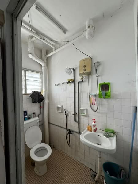 Pangsapuri untuk Dijual di Taman Sri Murni Fasa 2 - WP Kue - Bathroom - PropertyGuru.com.my